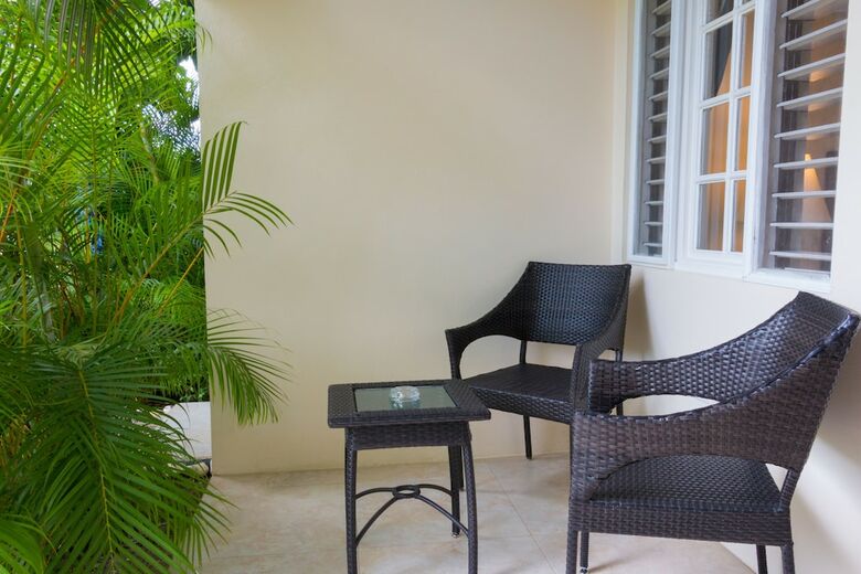 Hotel Travellers Beach Resort