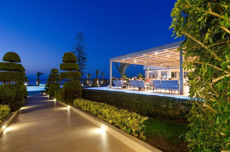 Hotel The Ixian Grand