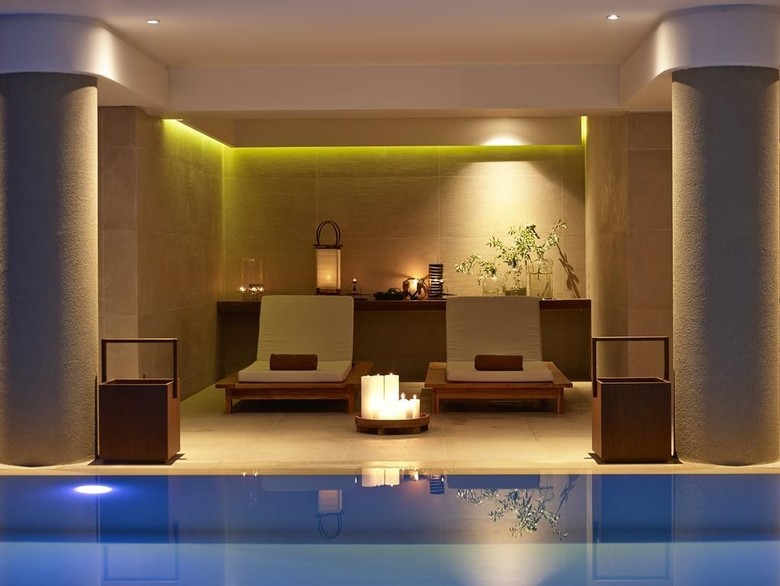 Hotel The Ixian Grand