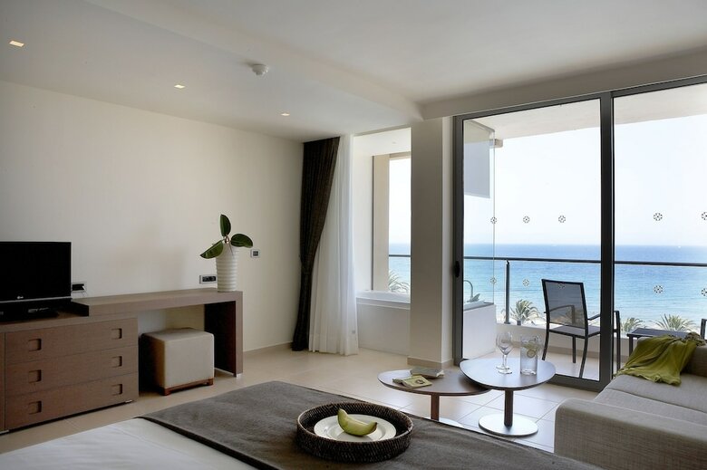 Hotel The Ixian Grand