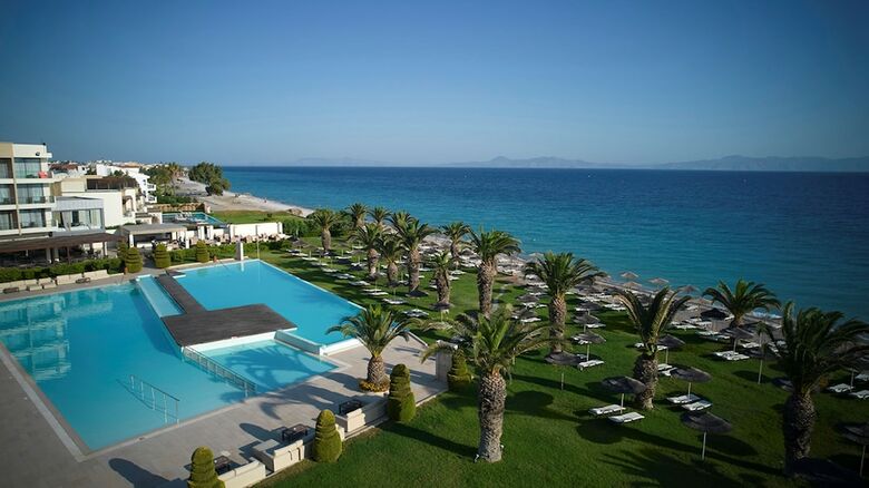 Hotel The Ixian Grand