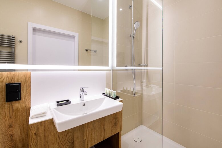 Hotel Courtyard By Marriott Warsaw Airport
