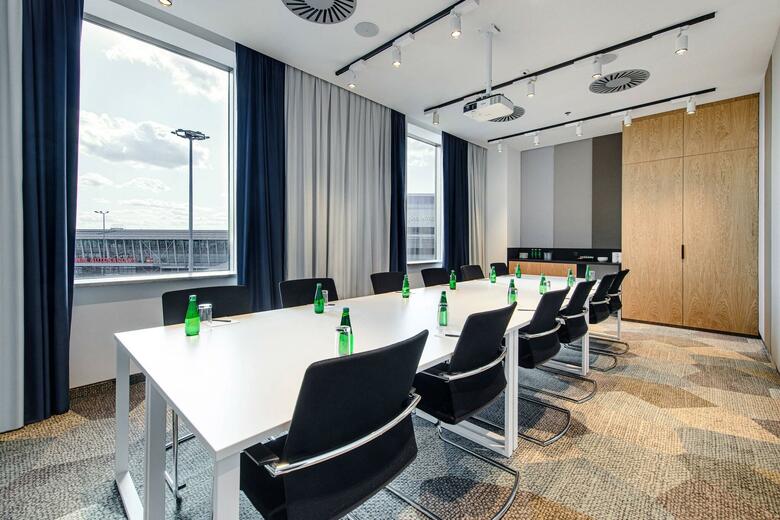 Hotel Courtyard By Marriott Warsaw Airport