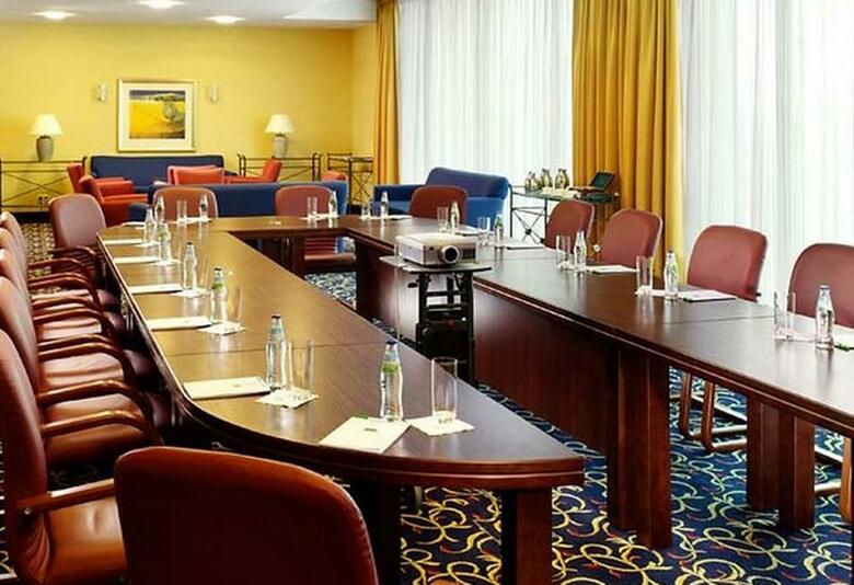 Hotel Courtyard By Marriott Warsaw Airport