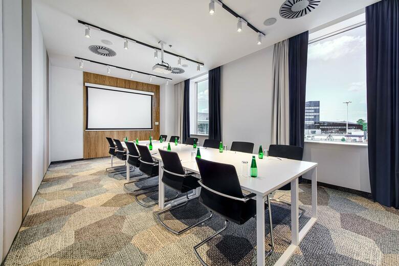 Hotel Courtyard By Marriott Warsaw Airport