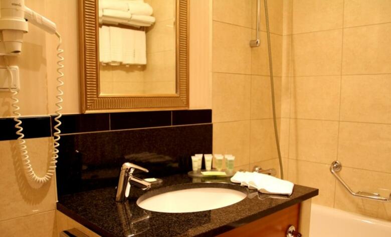Hotel Courtyard By Marriott Warsaw Airport