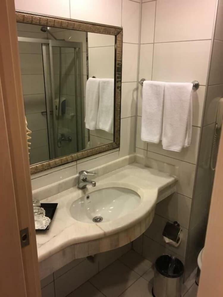 Corolla Hotel