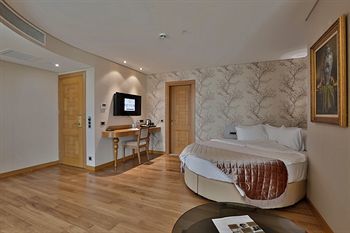 Queen Hotel & Spa