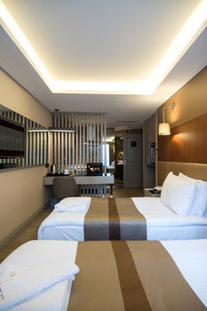 Hotel Gk Regency Suites
