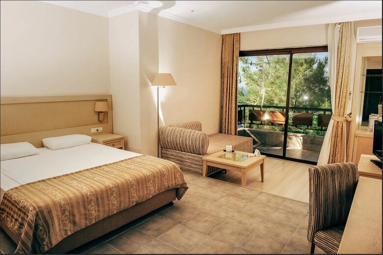 Utopia World Hotel