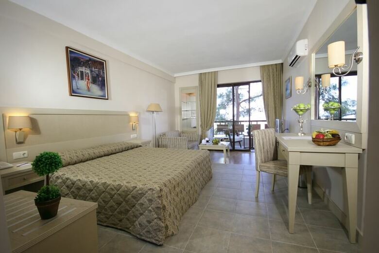 Utopia World Hotel