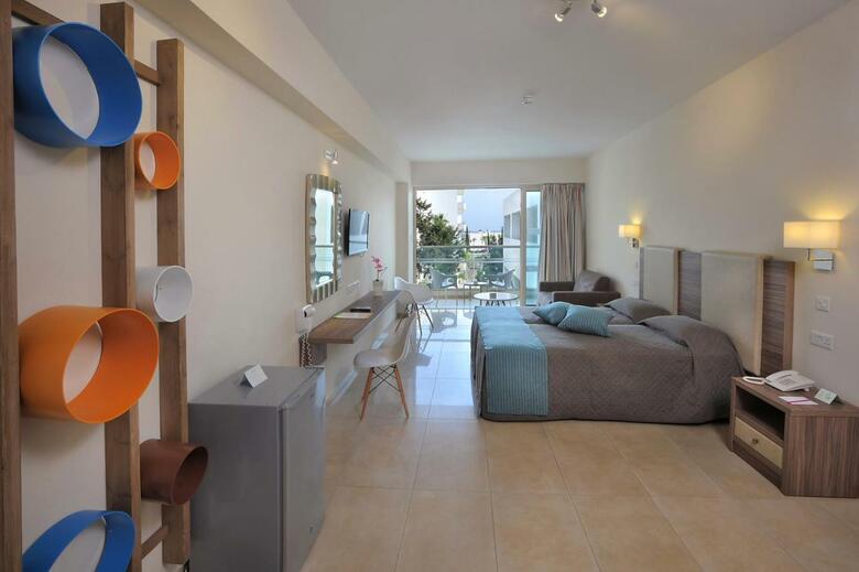 Hotel Nelia Gardens