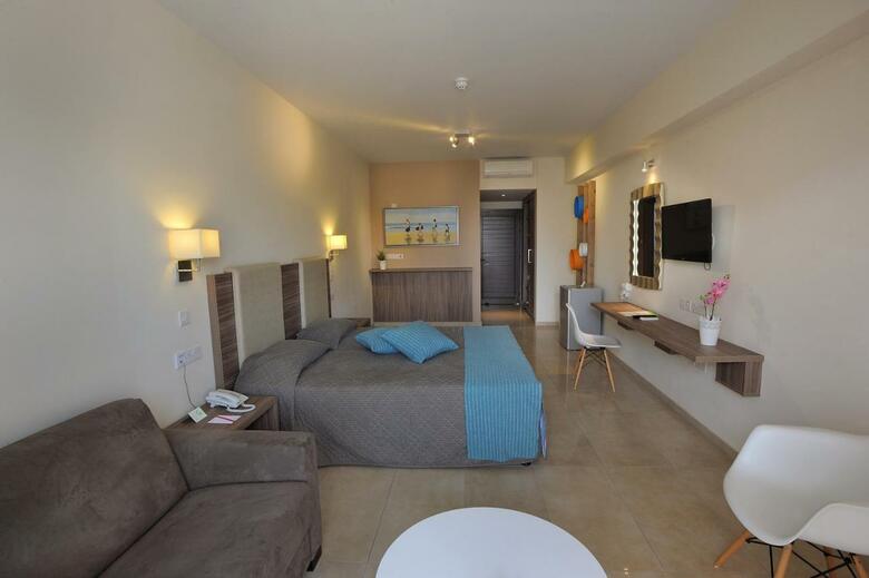 Hotel Nelia Gardens