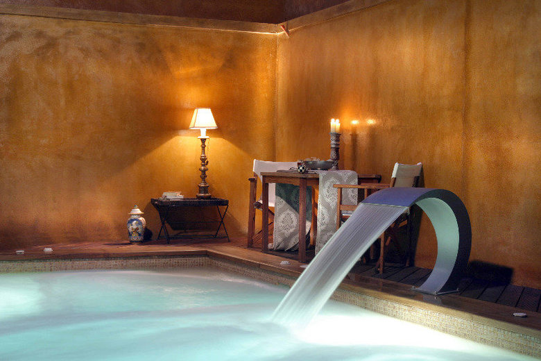 Hotel Le Convivial Luxury Suites & Spa