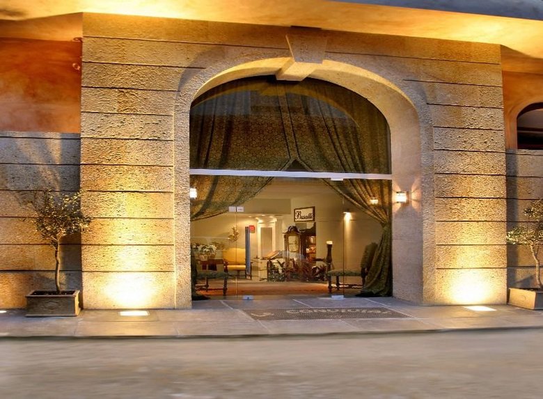 Hotel Le Convivial Luxury Suites & Spa