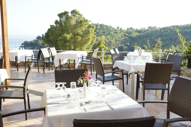 Alonissos Beach Bungalows & Suites Hotel