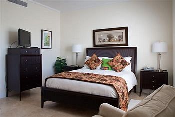 Hotel West Bay Club