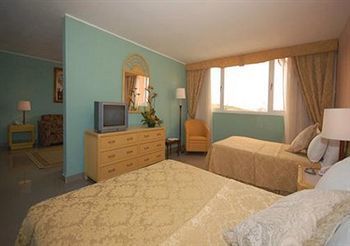 Clarion Hotel & Suites Curacao