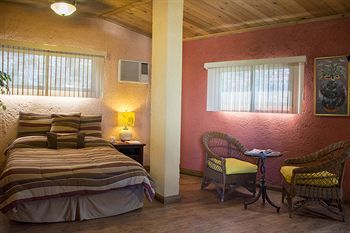 Hotel B & B Comfy Inn