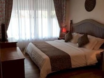 Hotel Century Pines Resort