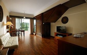 Hotel Century Pines Resort