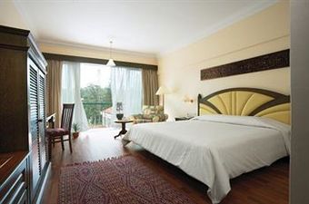Hotel Century Pines Resort