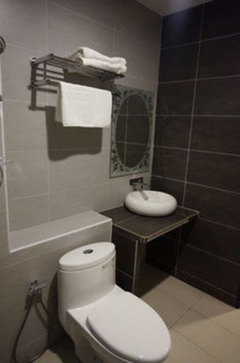 Hotel Super 8 Bayan Baru