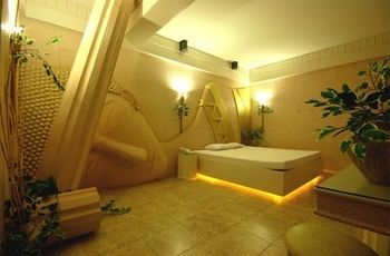 Hotel Victoria Court North Edsa