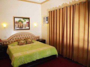 Sunny Point Hotel & Apartelle