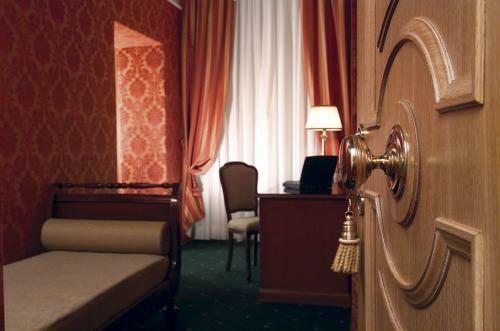 Hotel Marcella Royal