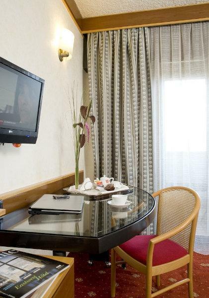 Petra Hotel & Residence