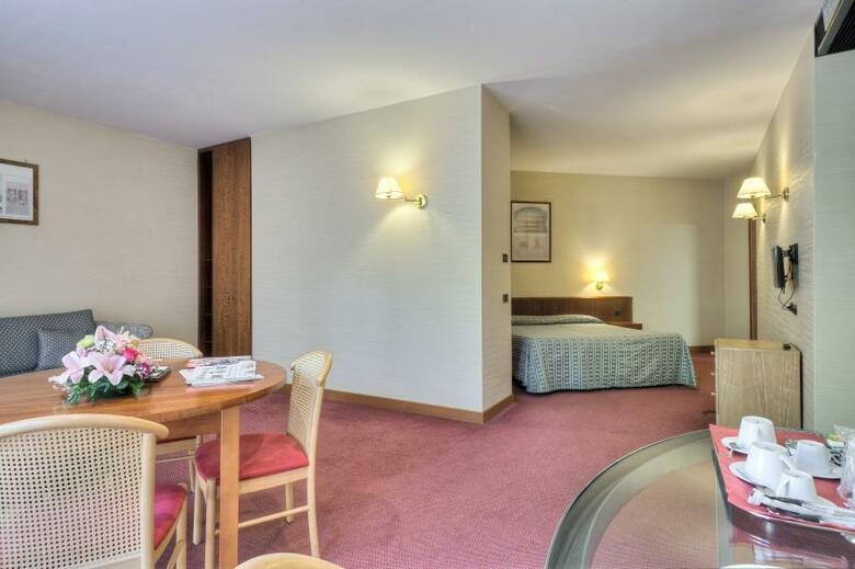 Petra Hotel & Residence