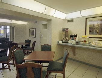 Hotel Howard Johnson Inn And Suites Clearwater Fl