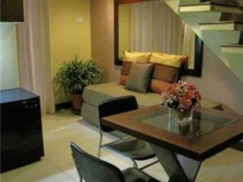 Hotel 878 Libis