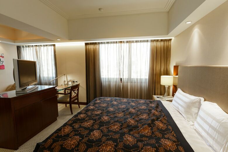 Jen Dow International Hotel