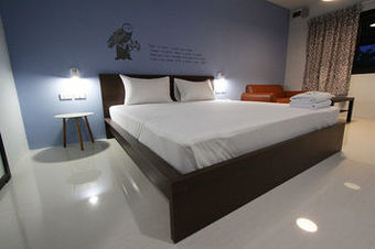 Eazy Motel B.a.n.g.n.a