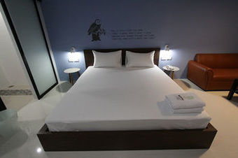 Eazy Motel B.a.n.g.n.a