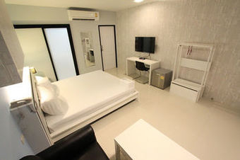Eazy Motel B.a.n.g.n.a