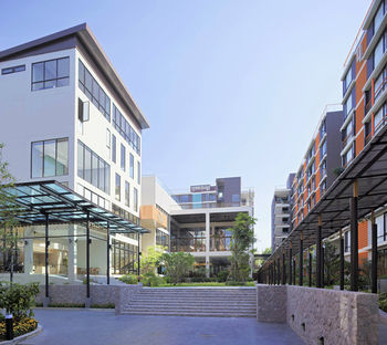 Aparthotel Balcony Courtyard Serviced Apartments