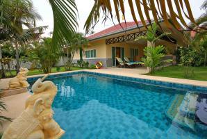 Thai Thani Pool Villa Resort