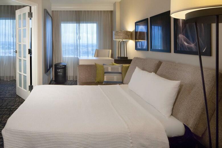 Hotel Dallas Marriott Suites Market Center