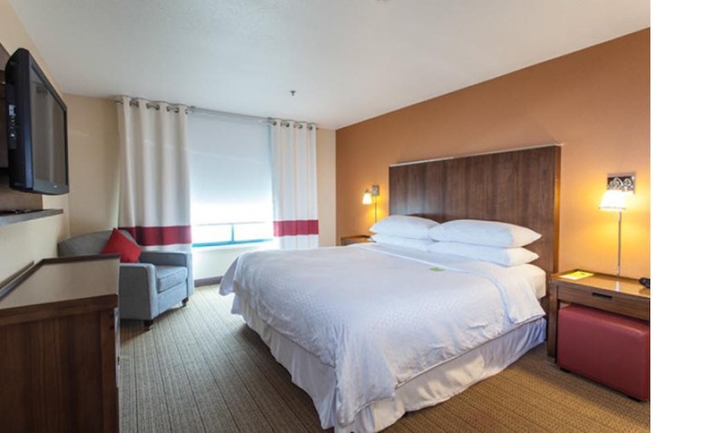 Four Points By Sheraton Hotel & Suites