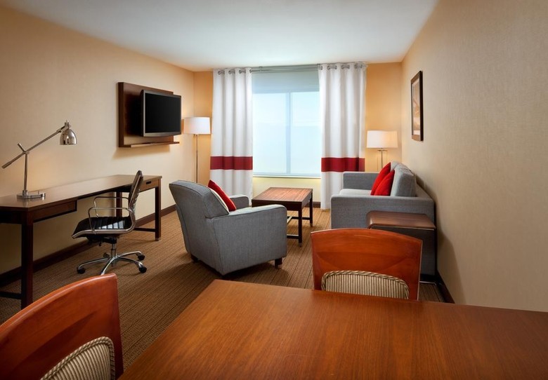 Four Points By Sheraton Hotel & Suites