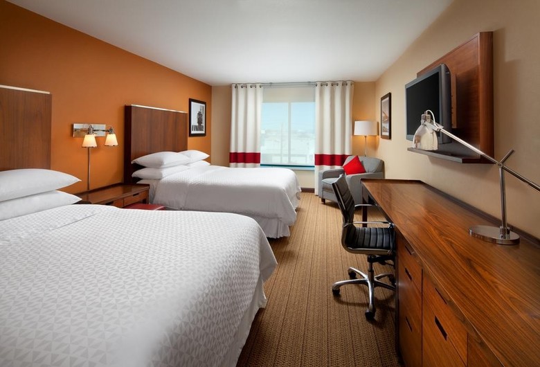 Four Points By Sheraton Hotel & Suites