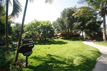 Hotel Hoysala Village Resort