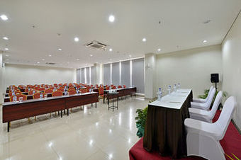Hotel Whiz Prime Cifest-cikarang