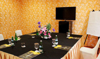 Amos Cozy Hotel & Convention Hall