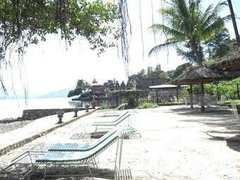 Pandu Lakeside Hotel Tuktuk