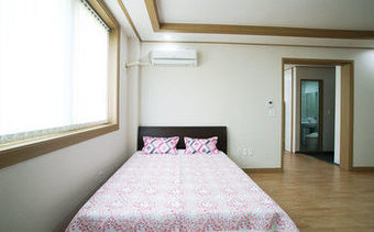 Bed & Breakfast Gambi Namu Pension