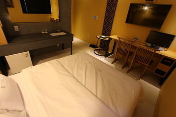 H Avenue Hotel